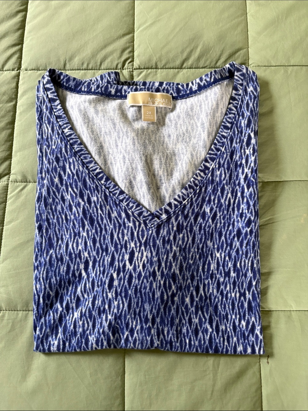 Michael Kors Blue and White Patterned V-Neck Short Sleeve Top